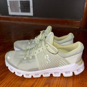 On Running Cloud Swift - W7 - color - Hay Leaf